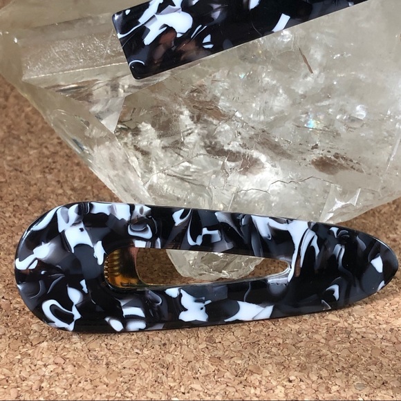 Three pack black & white acrylic barrettes - Picture 3 of 3